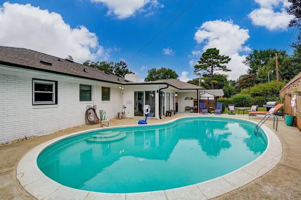 Poolside Bungalow With Fire Pit Fun And King Suite Charlotte Eksteriør billede