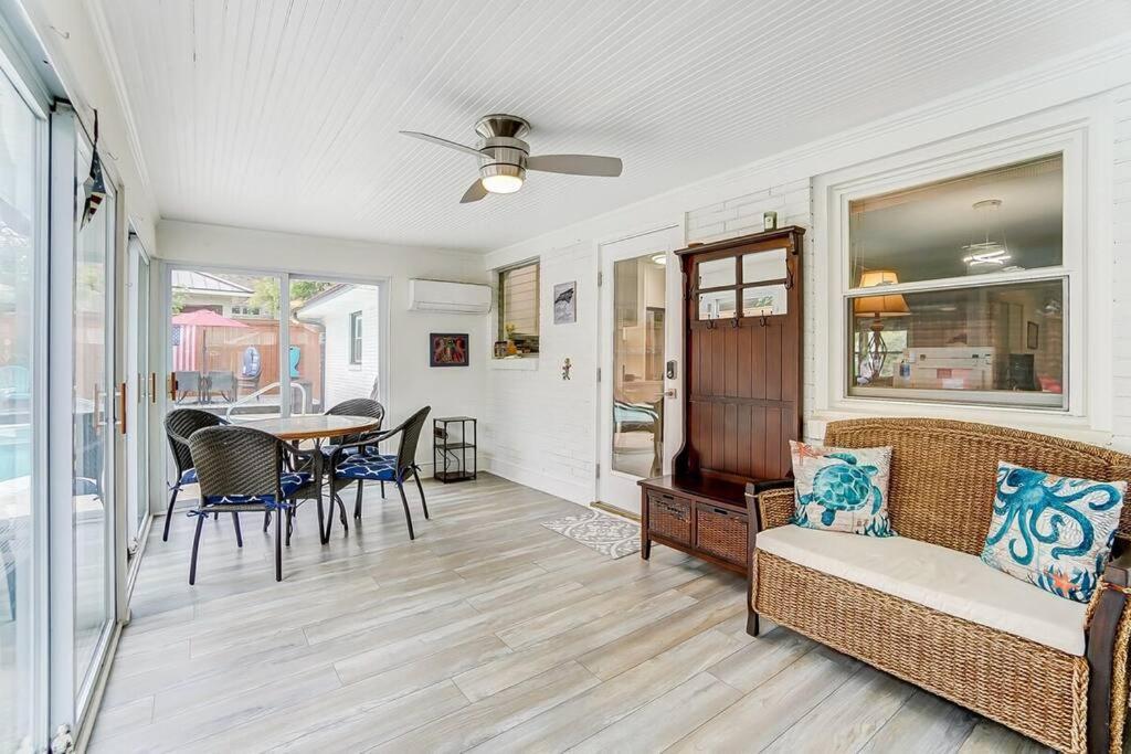Poolside Bungalow With Fire Pit Fun And King Suite Charlotte Eksteriør billede