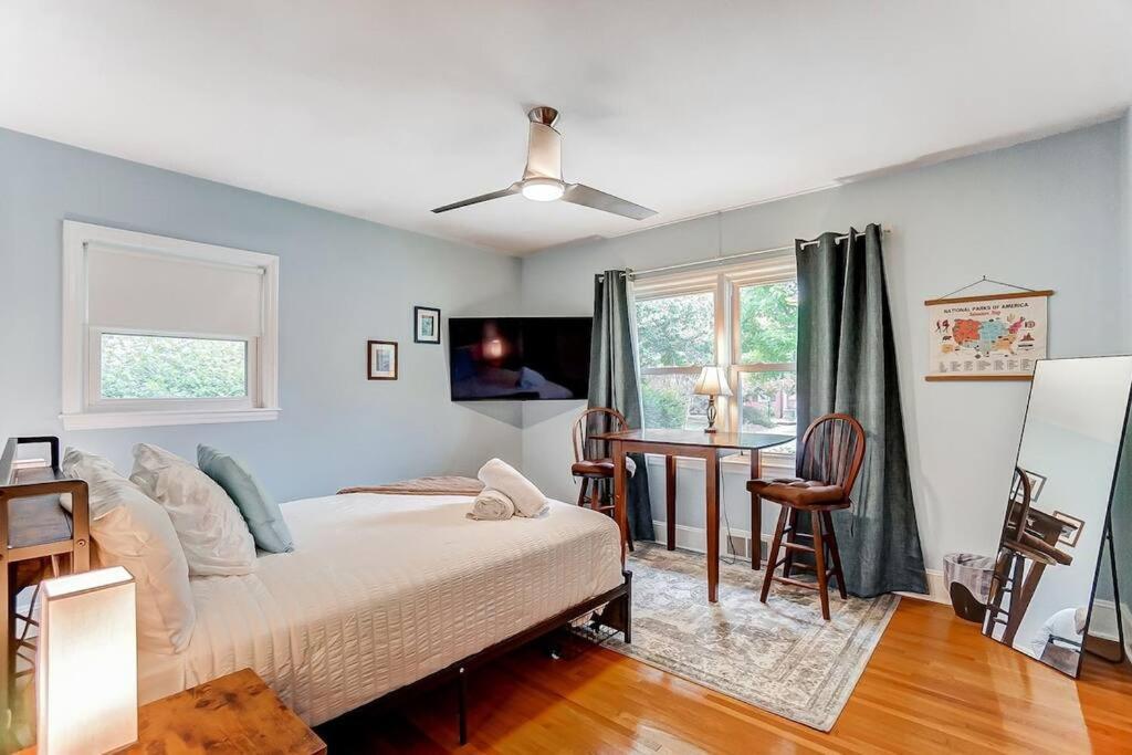 Poolside Bungalow With Fire Pit Fun And King Suite Charlotte Eksteriør billede
