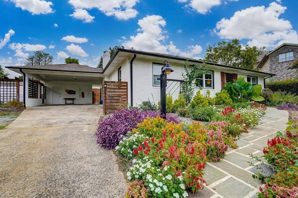 Poolside Bungalow With Fire Pit Fun And King Suite Charlotte Eksteriør billede
