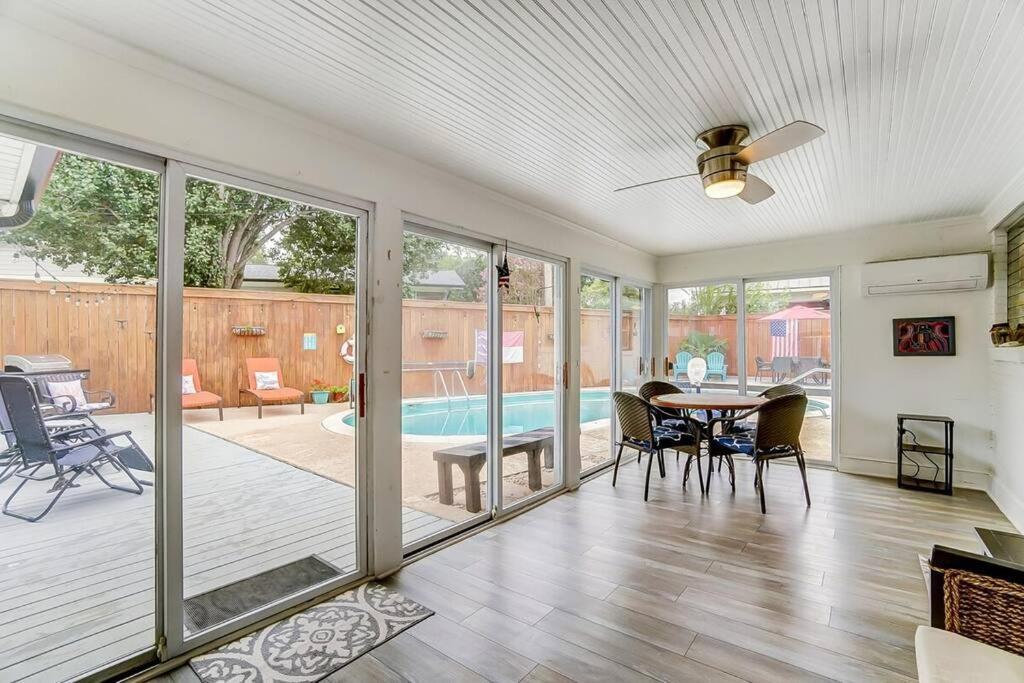 Poolside Bungalow With Fire Pit Fun And King Suite Charlotte Eksteriør billede