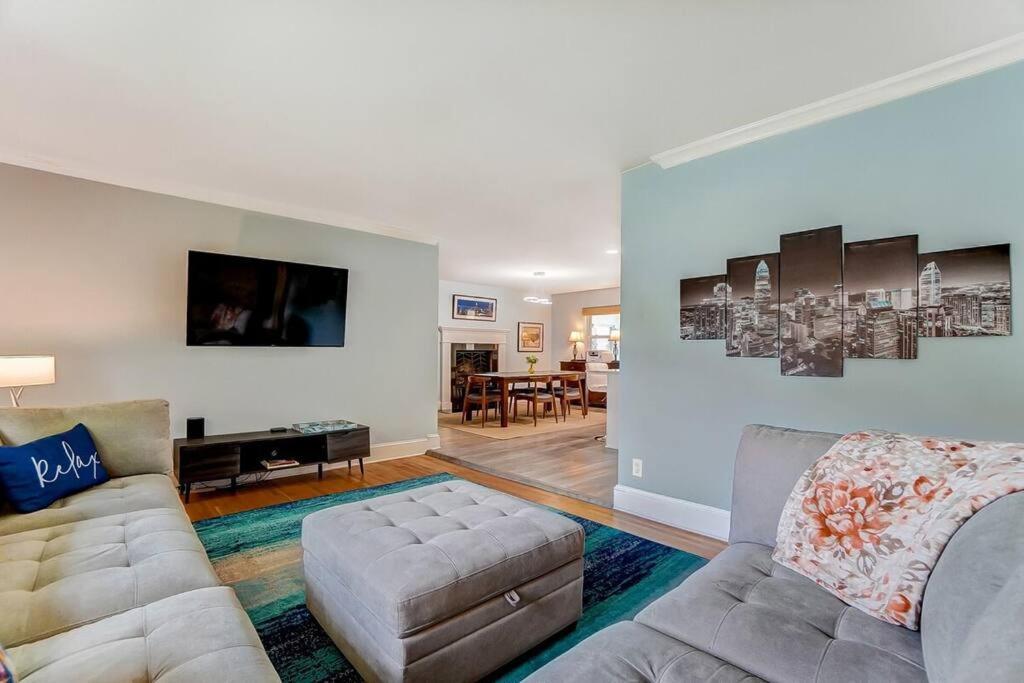 Poolside Bungalow With Fire Pit Fun And King Suite Charlotte Eksteriør billede