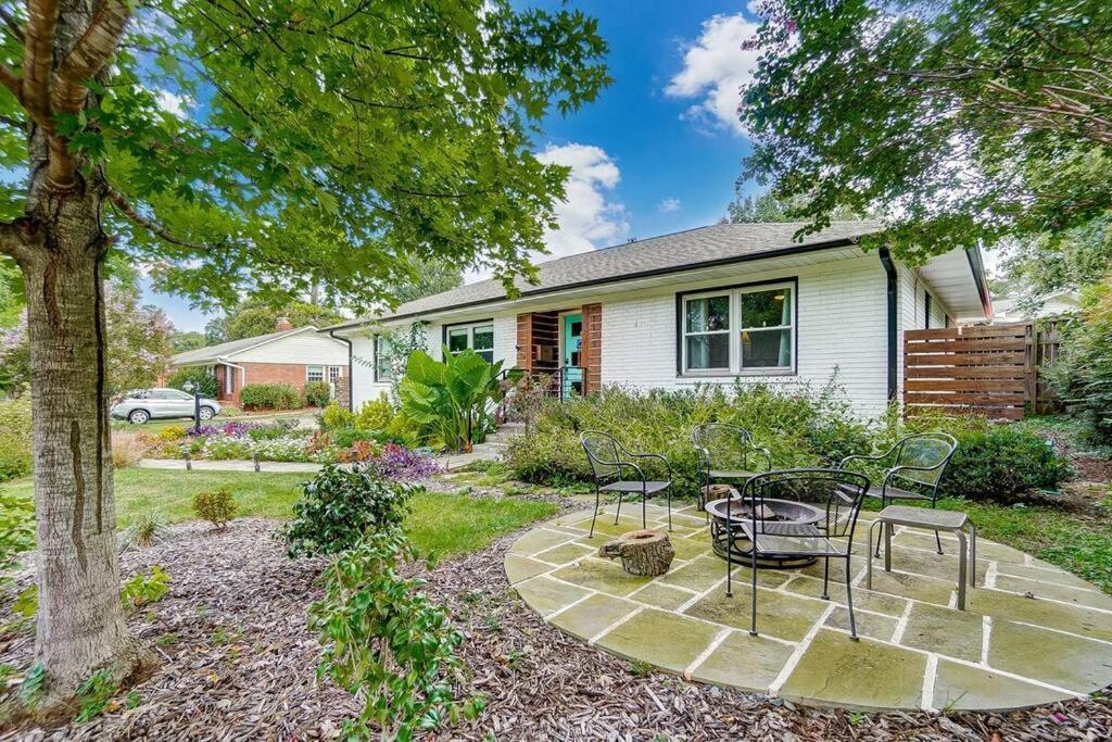Poolside Bungalow With Fire Pit Fun And King Suite Charlotte Eksteriør billede